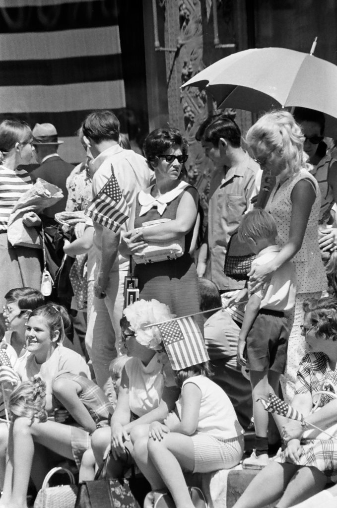 Crowds line State Street to watch Apollo 11 parade - Larry Graff for Chicago Sun-Times