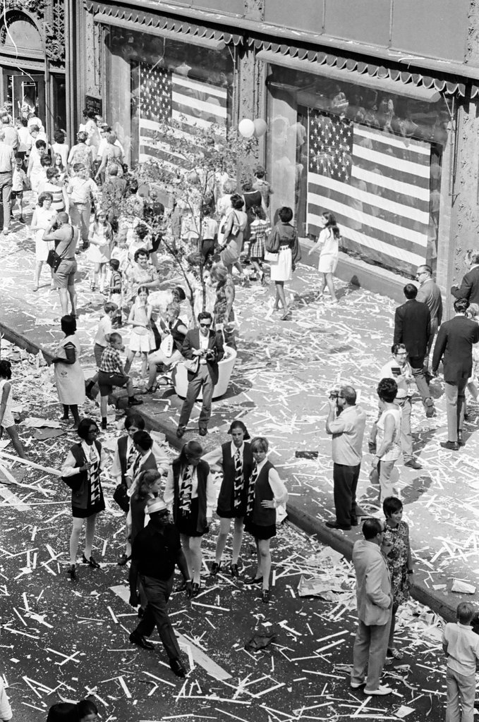 Crowds line State Street to watch Apollo 11 parade - Larry Graff for Chicago Sun-Times