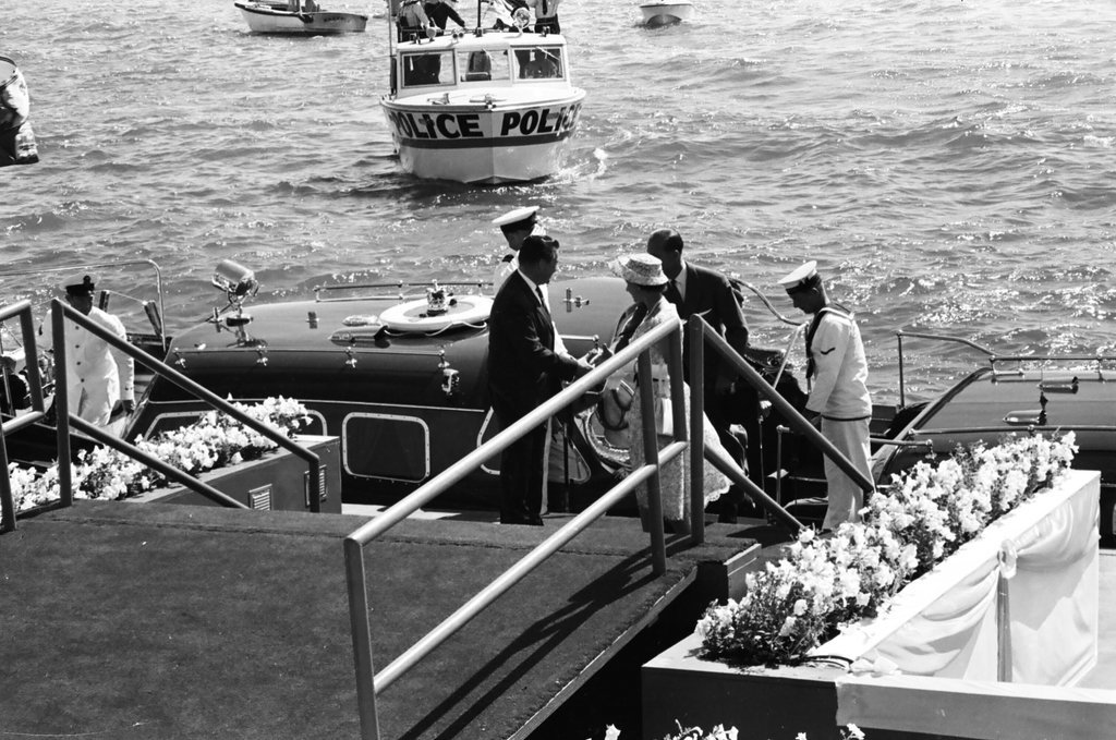 Queen Elizabeth and Prince Phillip arrive in Chicago - Charles Gekler for Chicago Sun-Times