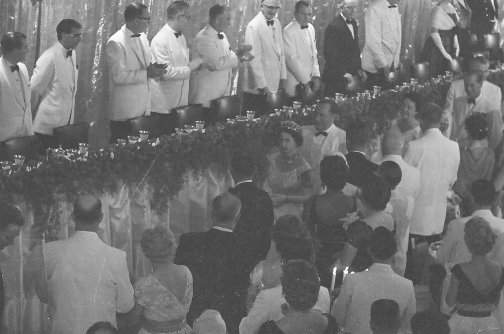Queen Elizabeth and Prince Phillip attend banquet at the Hilton Hotel - Chicago Sun-Times
