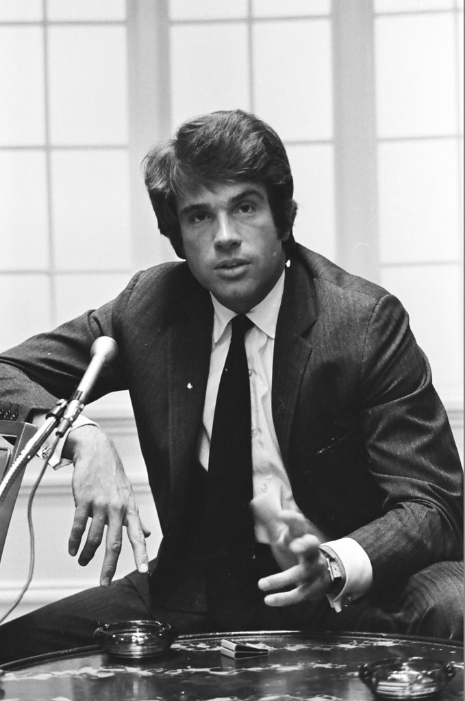Warren Beatty at press conference - Pete Peters for Chicago Sun-Times
