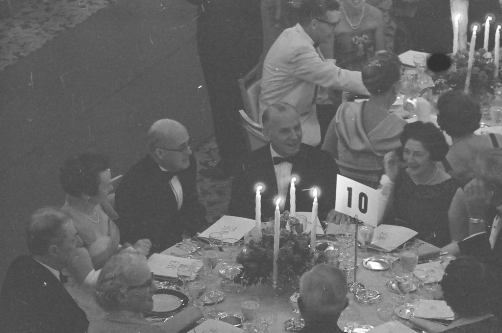 Queen Elizabeth and Prince Phillip attend banquet at the Hilton Hotel - Chicago Sun-Times