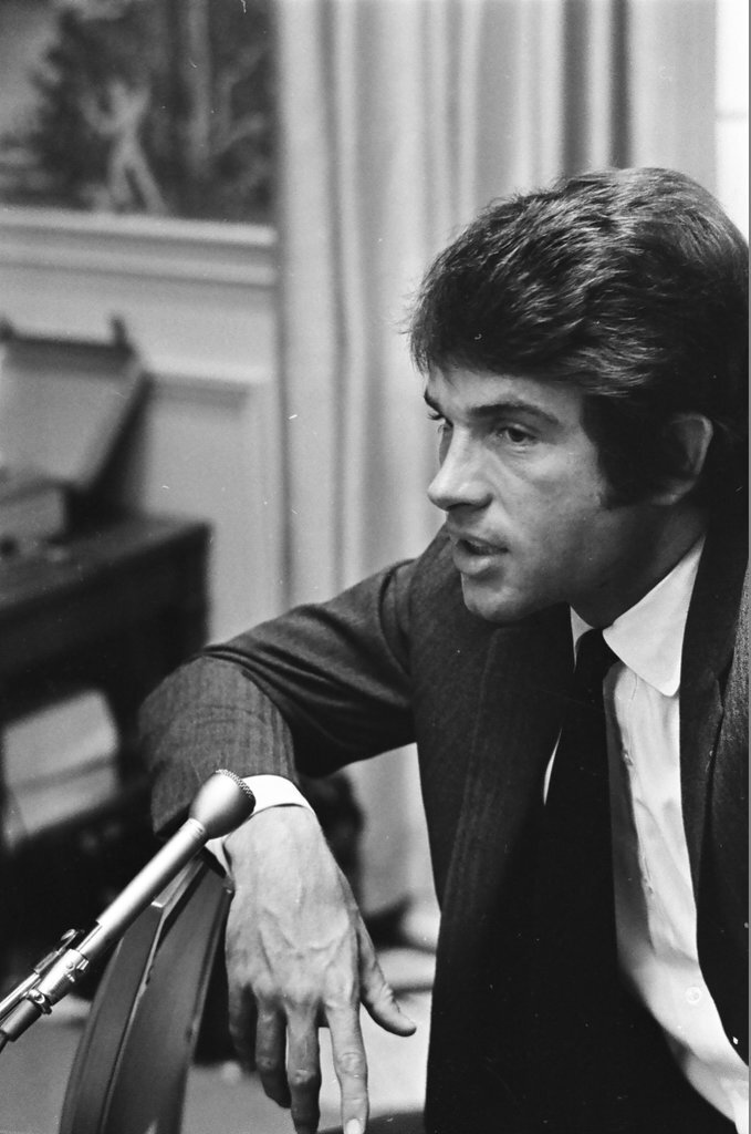 Warren Beatty at press conference - Pete Peters for Chicago Sun-Times