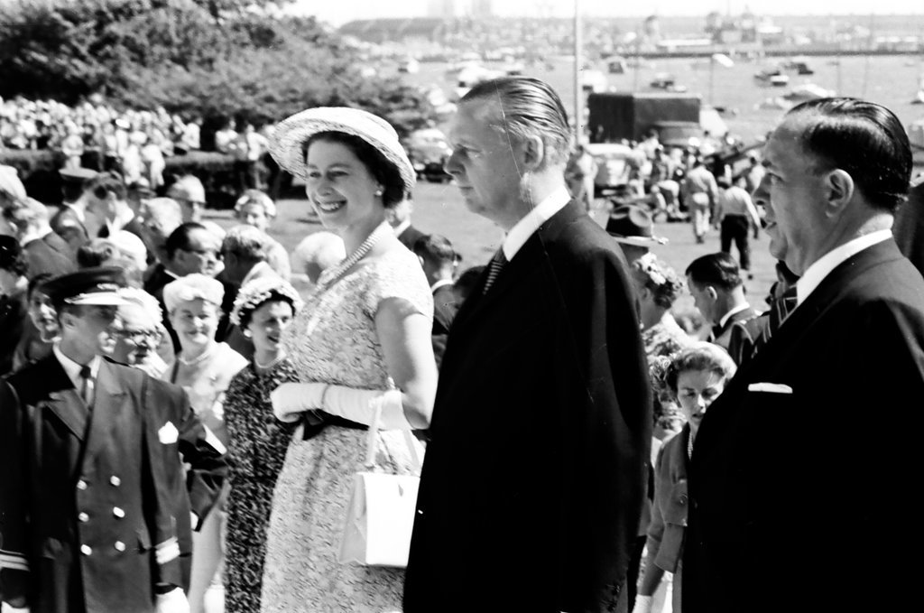 Queen Elizabeth and Prince Phillip arrive in Chicago - Charles Gekler for Chicago Sun-Times