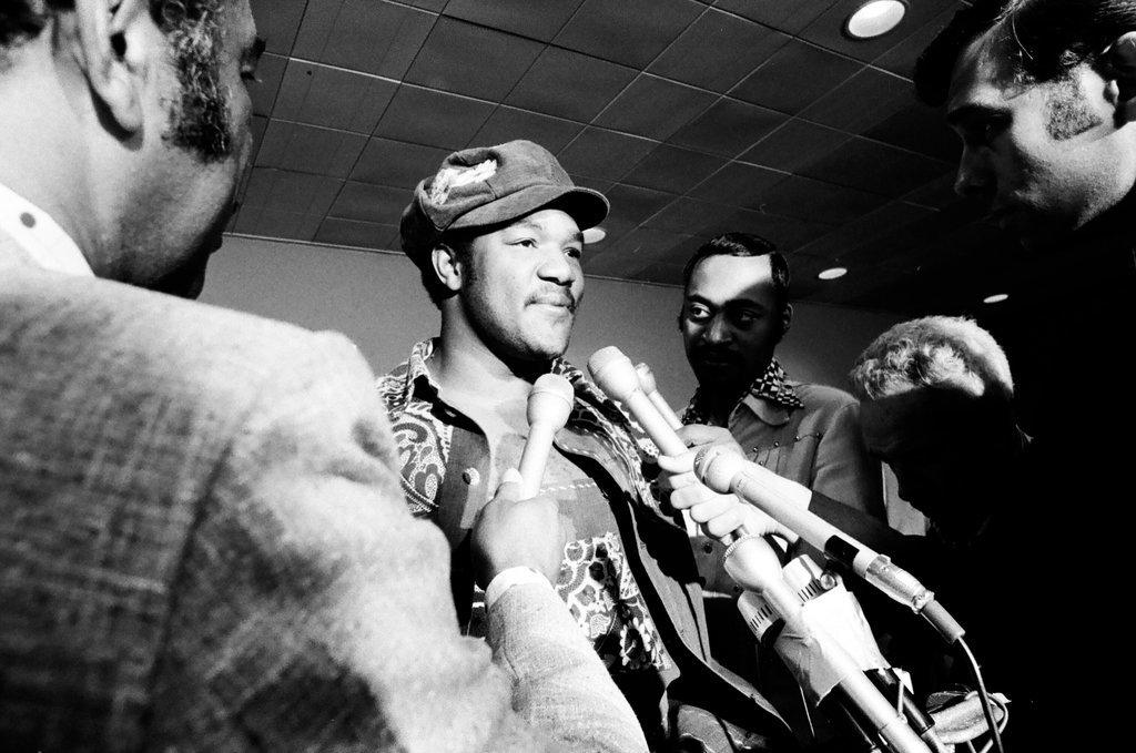 George Foreman spends layover at O'Hare Airport - Gene Pesek for Chicago Sun-Times