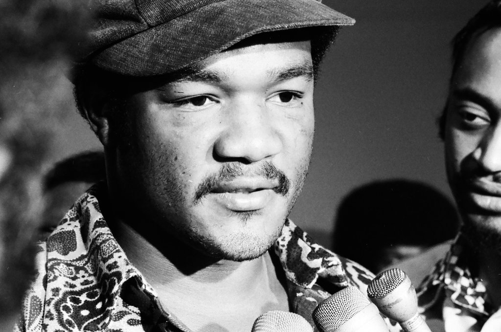 George Foreman spends layover at O'Hare Airport - Gene Pesek for Chicago Sun-Times
