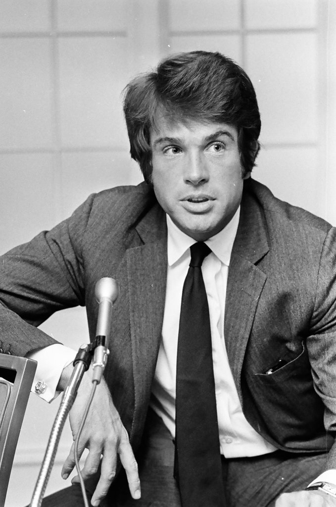 Warren Beatty at press conference - Edmund Jarecki for Chicago Sun-Times