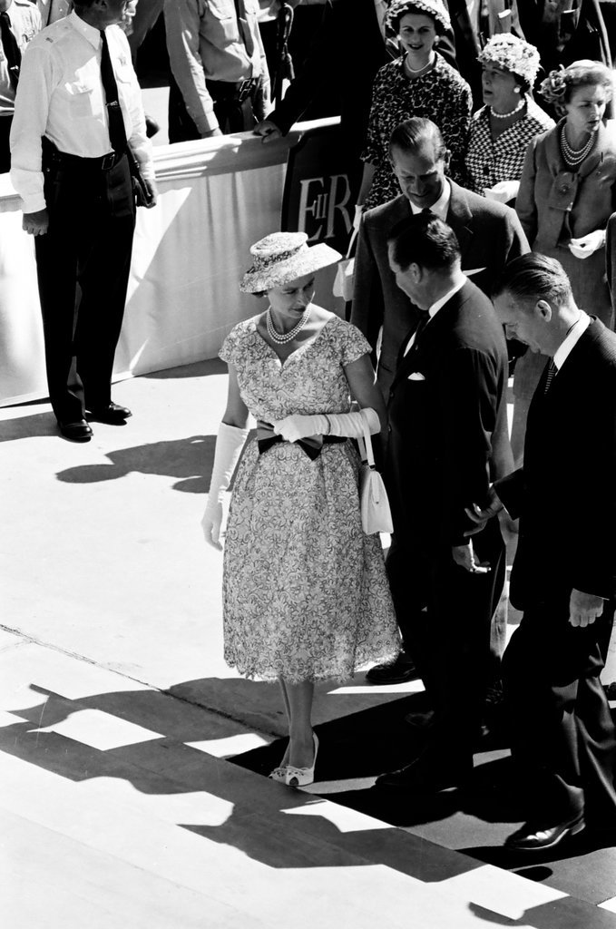 Queen Elizabeth and Prince Phillip arrive in Chicago - Charles Gekler for Chicago Sun-Times