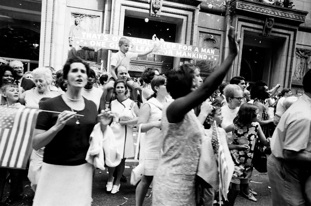 Crowds line State Street to watch Apollo 11 parade - Larry Graff for Chicago Sun-Times