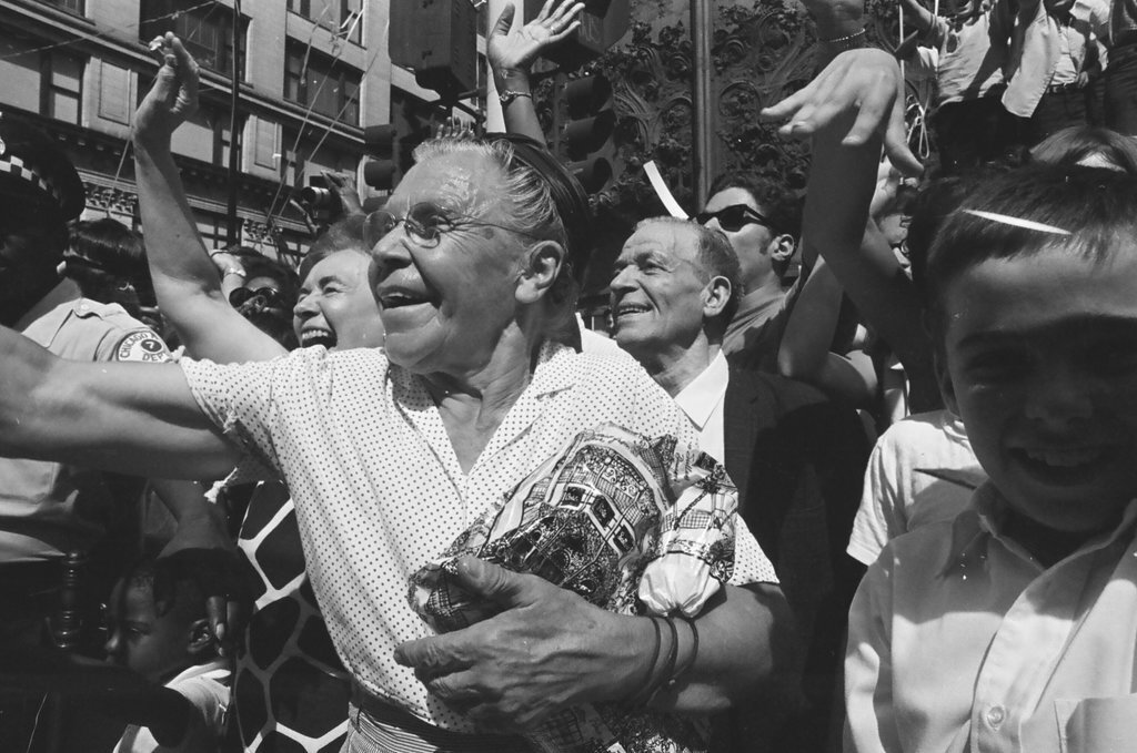 Crowds line State Street to watch Apollo 11 parade - Larry Graff for Chicago Sun-Times