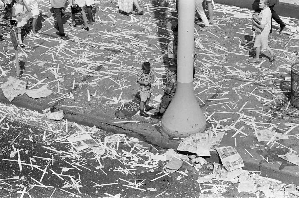 Crowds line State Street to watch Apollo 11 parade - Larry Graff for Chicago Sun-Times
