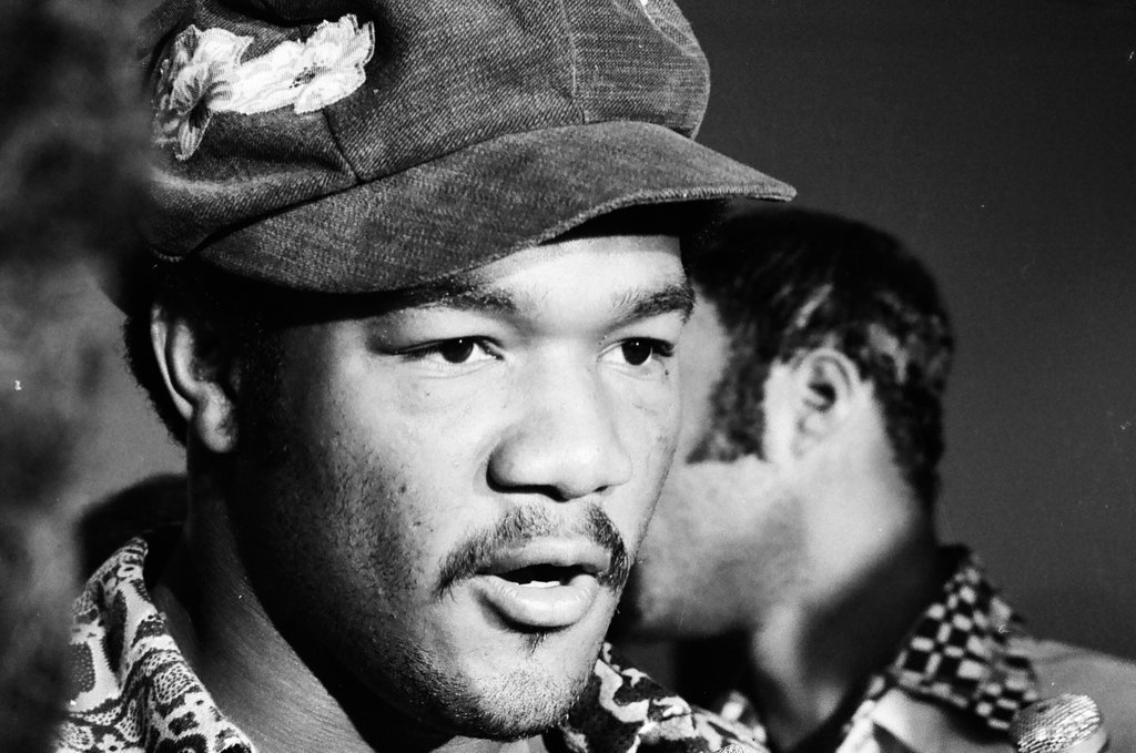 George Foreman spends layover at O'Hare Airport - Gene Pesek for Chicago Sun-Times