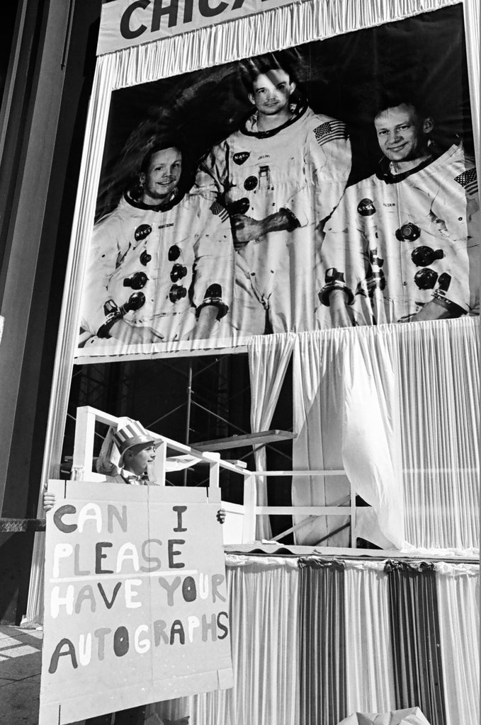 People gather at Civic Center Plaza for Apollo 11 welcome ceremony - Hartland Klotz for Chicago Sun-Times