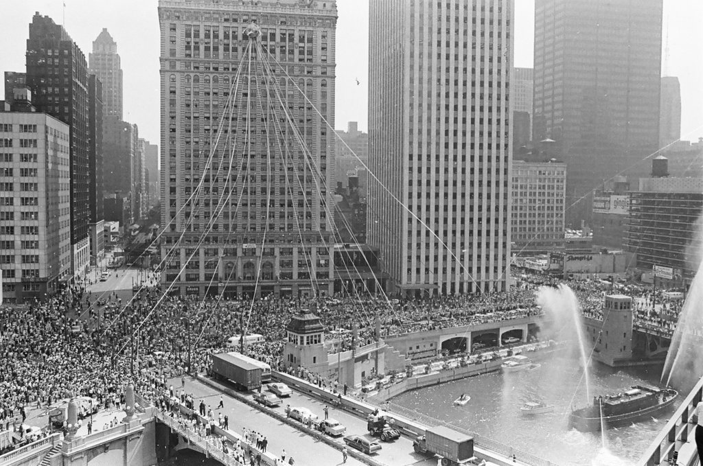 Crowds wait at Wacker Drive for Apollo 11 parade - Charles Krejcsi for Chicago Sun-Times