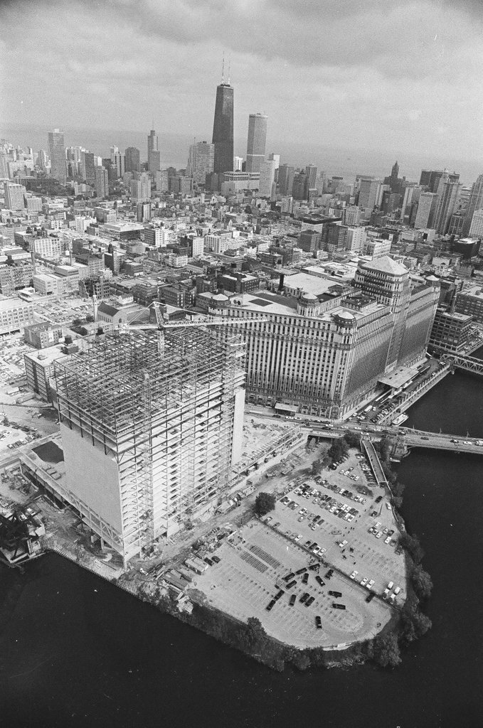 Wolf Point building under construction - Bob Fila for Chicago Sun-Times
