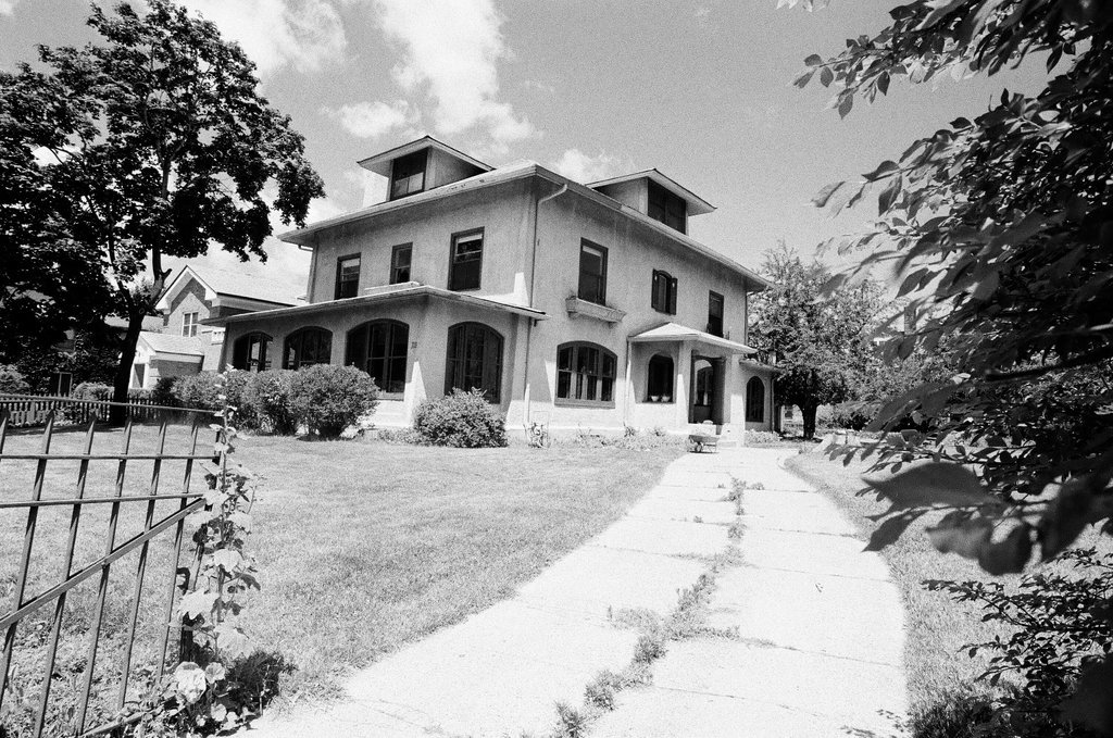 Scenes around West Rogers Park neighborhood - Fred Stein for Chicago Daily News