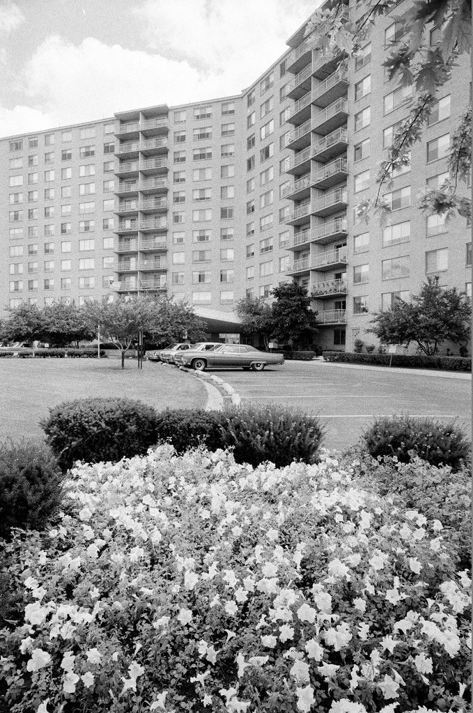 Scenes around West Rogers Park neighborhood - Fred Stein for Chicago Daily News