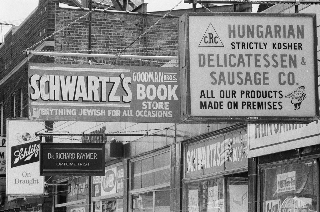 Scenes around West Rogers Park neighborhood - Fred Stein for Chicago Daily News