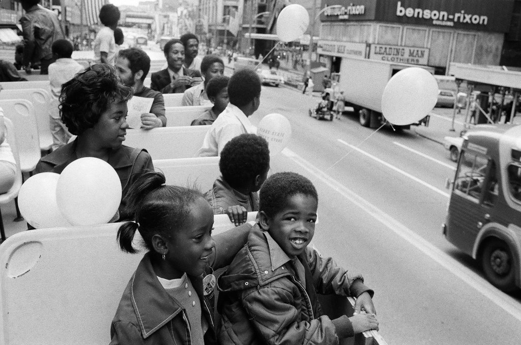 People's Week entertainment on State Street - Perry C. Riddle for Chicago Sun-Times