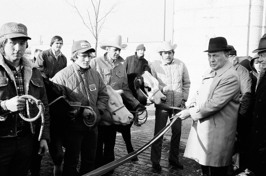 Historic landmark dedication for Union Stockyards Gate - Carmen Reporto for Chicago Sun-Times