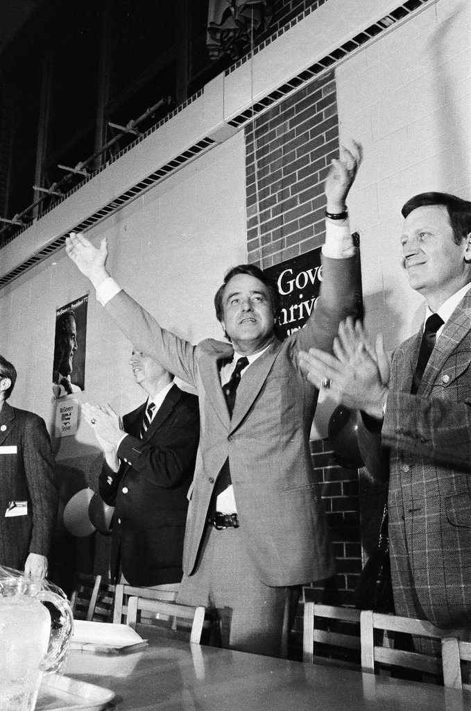 Sargent R. Shriver speaks at campaign rally at high school - Gene Pesek for Chicago Sun-Times