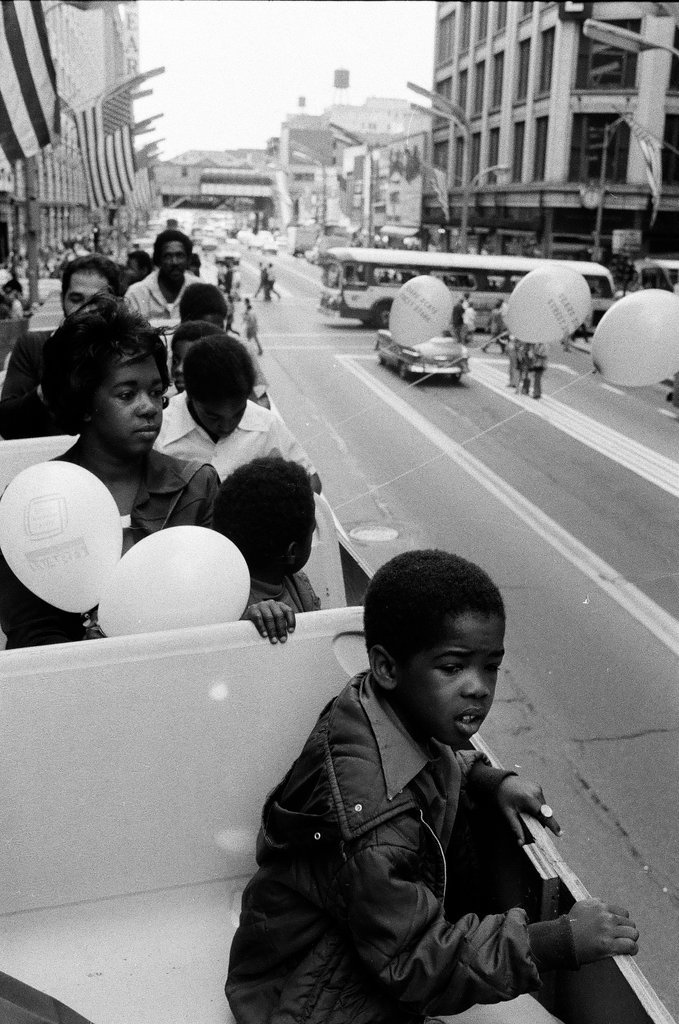 People's Week entertainment on State Street - Perry C. Riddle for Chicago Sun-Times