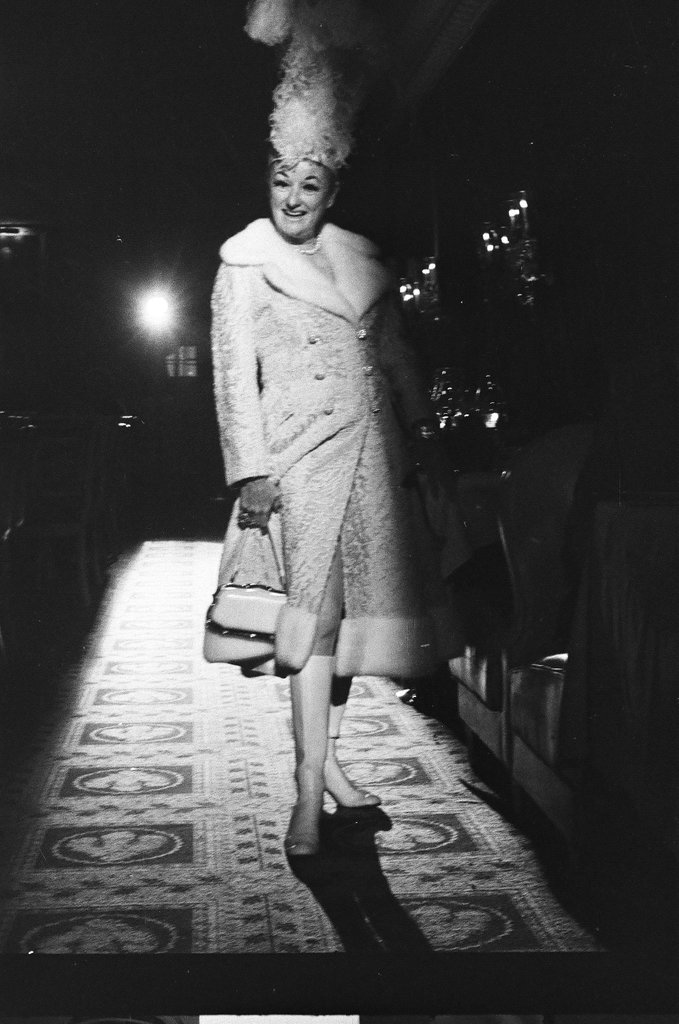 Phyllis Diller dines at the Pump Room - Charles Krejcsi for Chicago Sun-Times