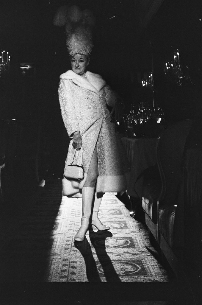 Phyllis Diller dines at the Pump Room - Charles Krejcsi for Chicago Sun-Times