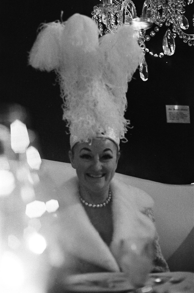 Phyllis Diller dines at the Pump Room - Charles Krejcsi for Chicago Sun-Times