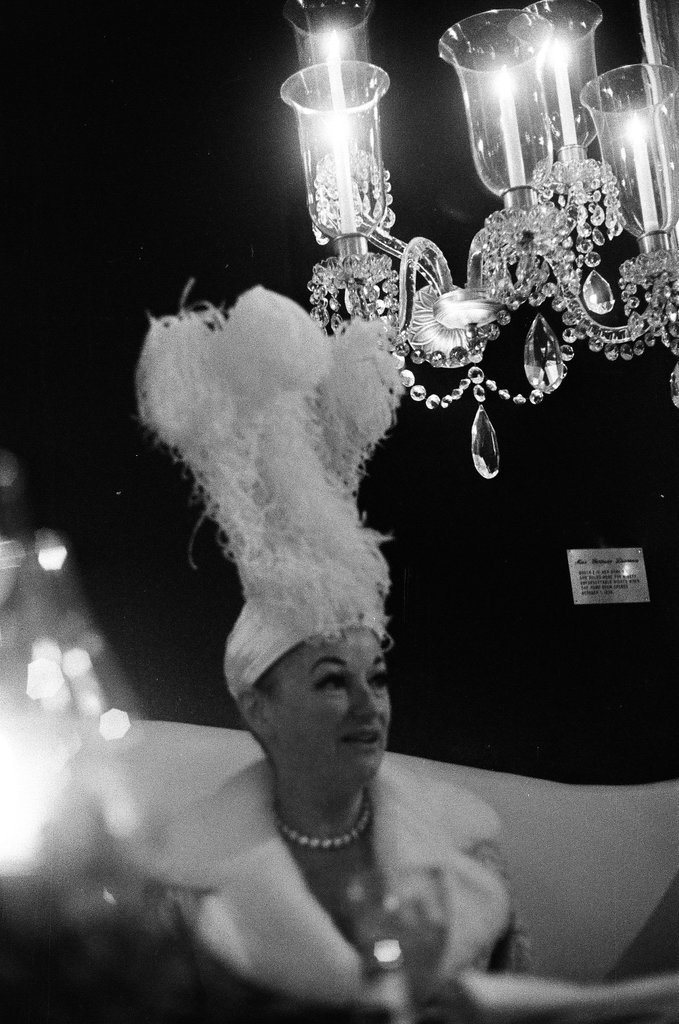 Phyllis Diller dines at the Pump Room - Charles Krejcsi for Chicago Sun-Times