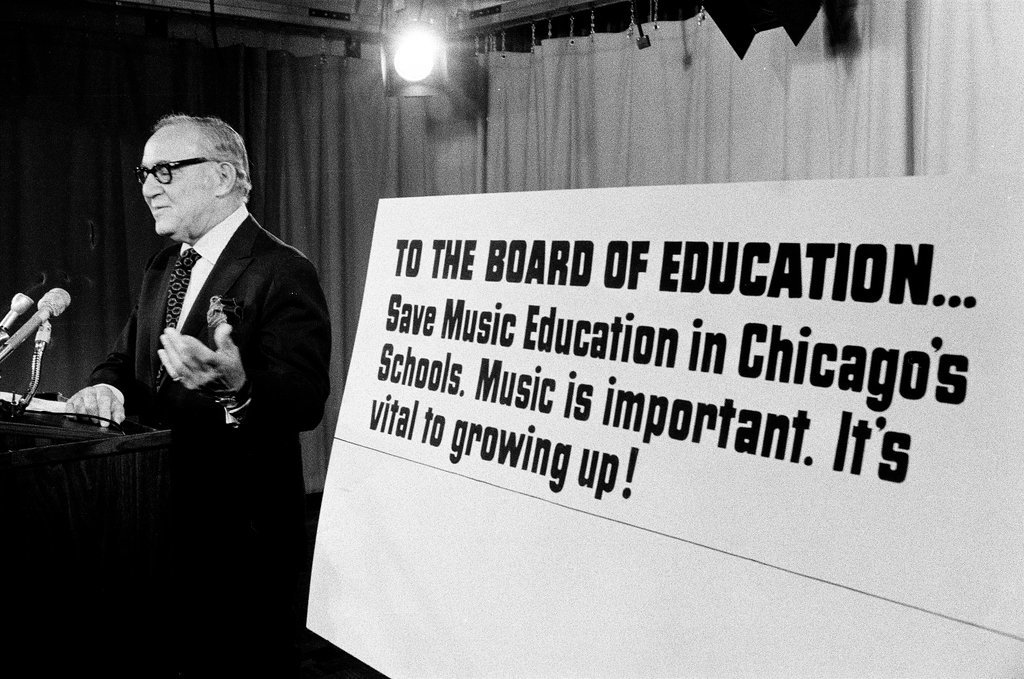 Benny Goodman signs petition to keep music in schools - Duane Hall for Chicago Sun-Times