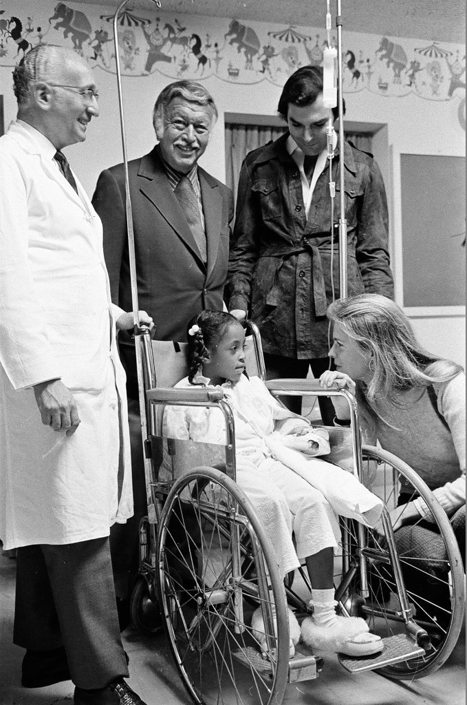 Candice Bergen visits La Rabida Children's Hospital - Peters (Clarence or Pete) for Chicago Sun-Times