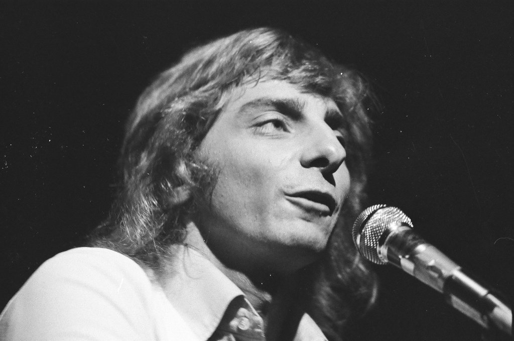 Barry Manilow performs at Mister Kelly's - Don Bierman for Chicago Sun-Times