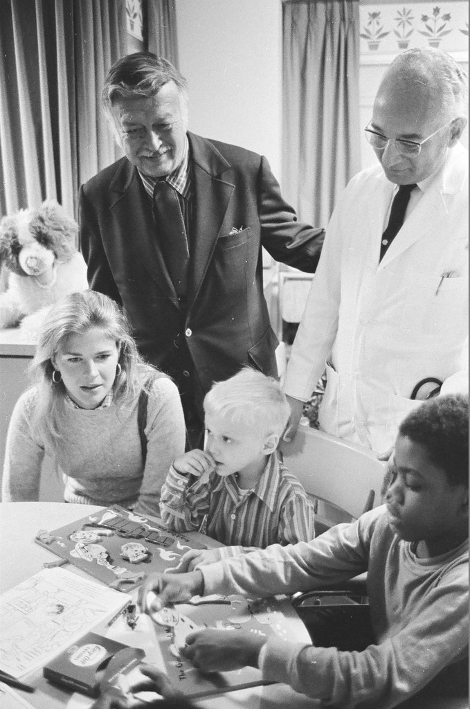 Candice Bergen visits La Rabida Children's Hospital - Peters (Clarence or Pete) for Chicago Sun-Times