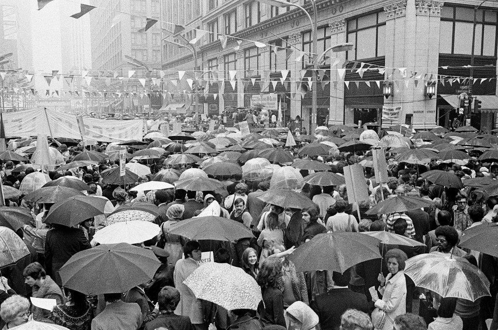 People attend rainy McGovern rally - Peters (Clarence or Pete) for Chicago Sun-Times
