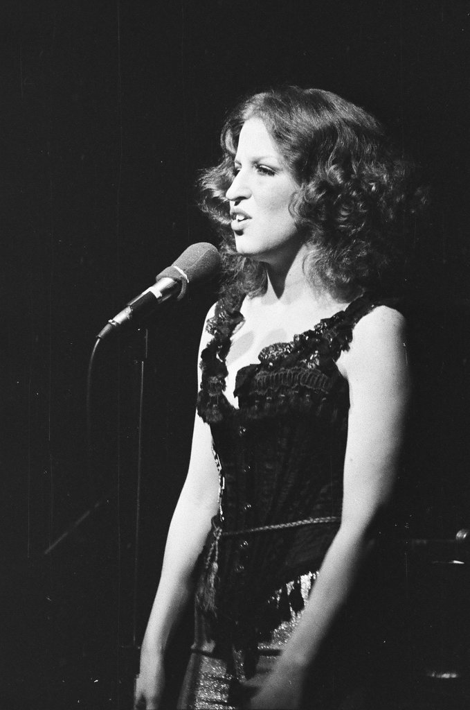 Bette Midler performs at Mister Kelly's - Don Bierman for Chicago Sun-Times