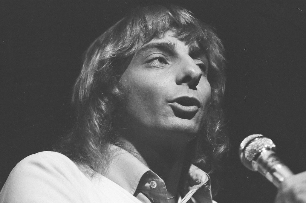 Barry Manilow performs at Mister Kelly's - Don Bierman for Chicago Sun-Times