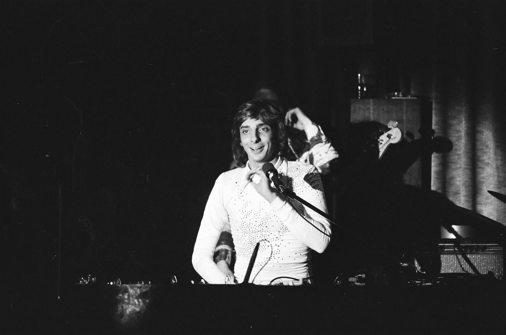 Barry Manilow performs at Mister Kelly's - Duane Hall for Chicago Sun-Times