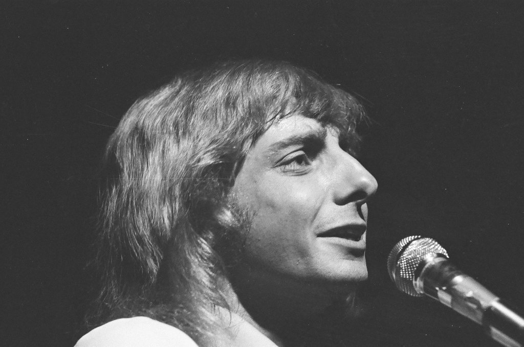 Barry Manilow performs at Mister Kelly's - Don Bierman for Chicago Sun-Times