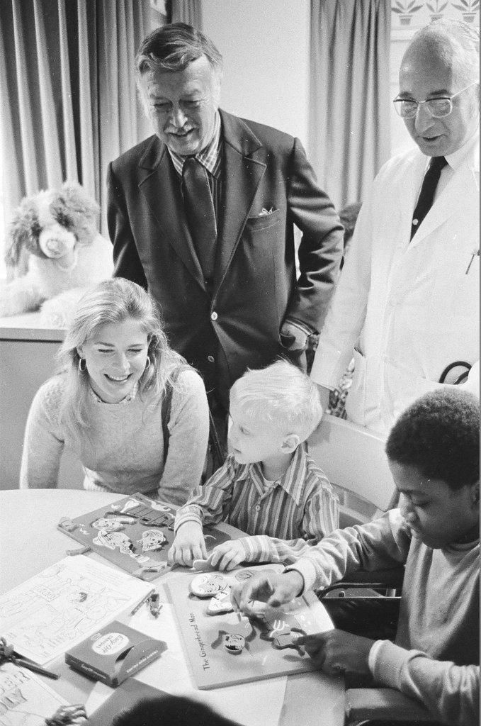 Candice Bergen visits La Rabida Children's Hospital - Peters (Clarence or Pete) for Chicago Sun-Times