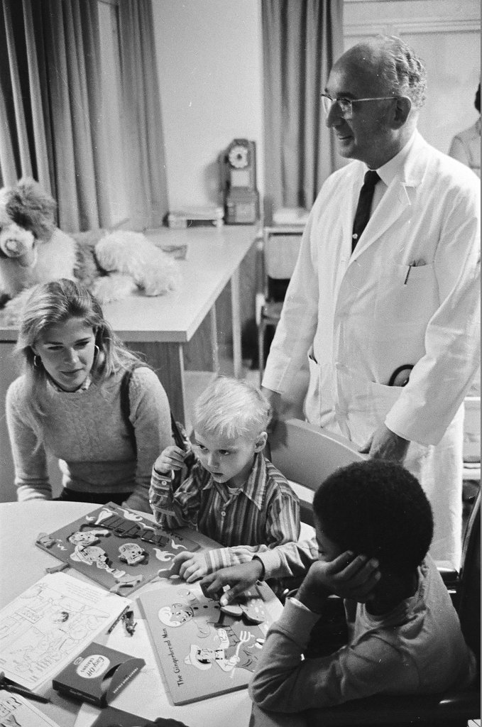 Candice Bergen visits La Rabida Children's Hospital - Peters (Clarence or Pete) for Chicago Sun-Times