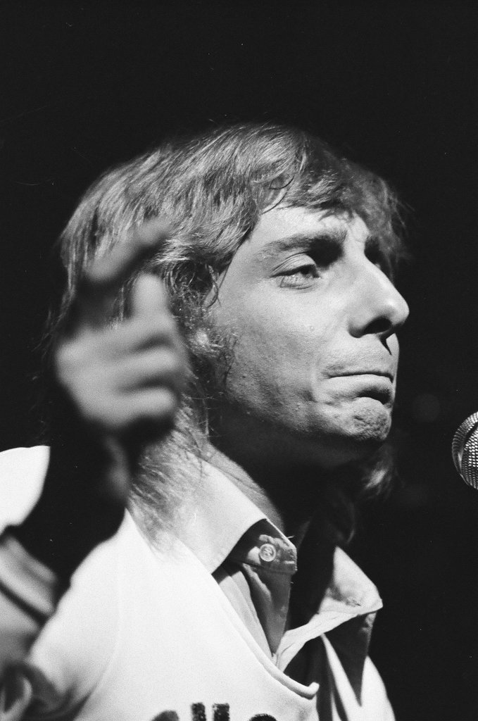 Barry Manilow performs at Mister Kelly's - Don Bierman for Chicago Sun-Times
