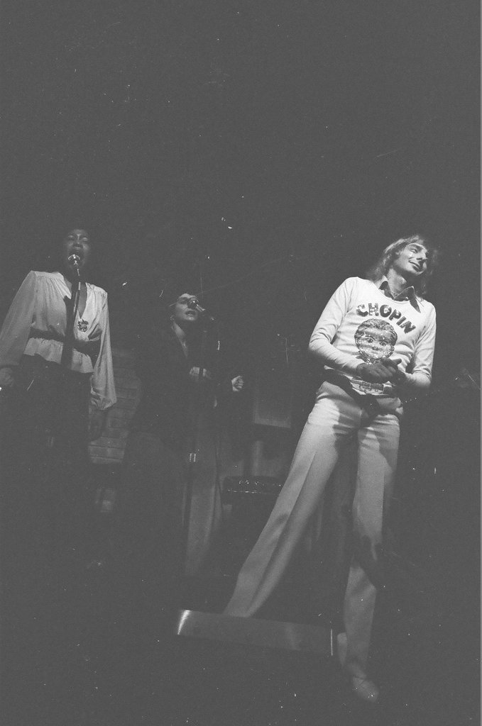 Barry Manilow performs at Mister Kelly's - Don Bierman for Chicago Sun-Times