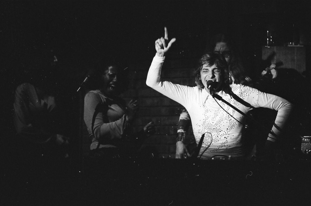 Barry Manilow performs at Mister Kelly's - Duane Hall for Chicago Sun-Times