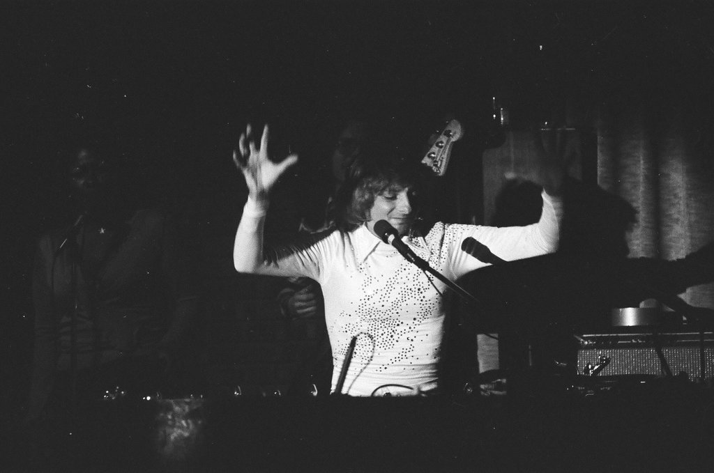 Barry Manilow performs at Mister Kelly's - Duane Hall for Chicago Sun-Times
