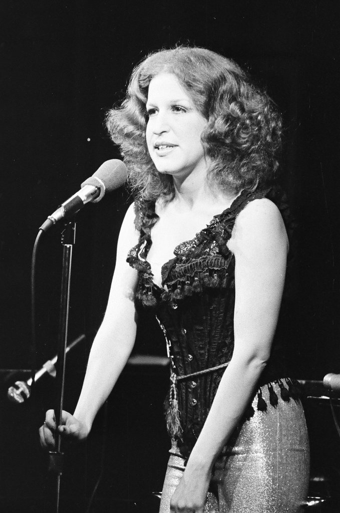 Bette Midler performs at Mister Kelly's - Don Bierman for Chicago Sun-Times