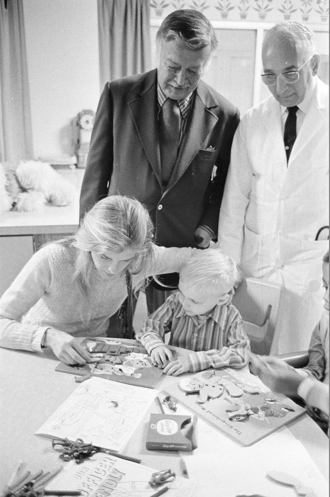 Candice Bergen visits La Rabida Children's Hospital - Peters (Clarence or Pete) for Chicago Sun-Times