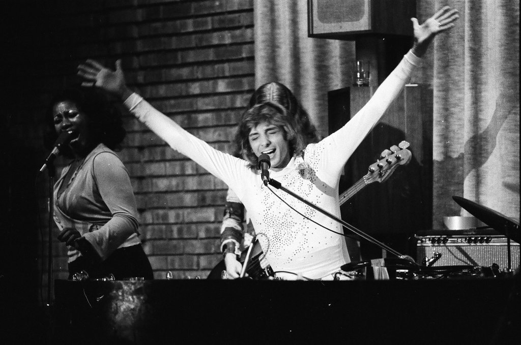 Barry Manilow performs at Mister Kelly's - Duane Hall for Chicago Sun-Times