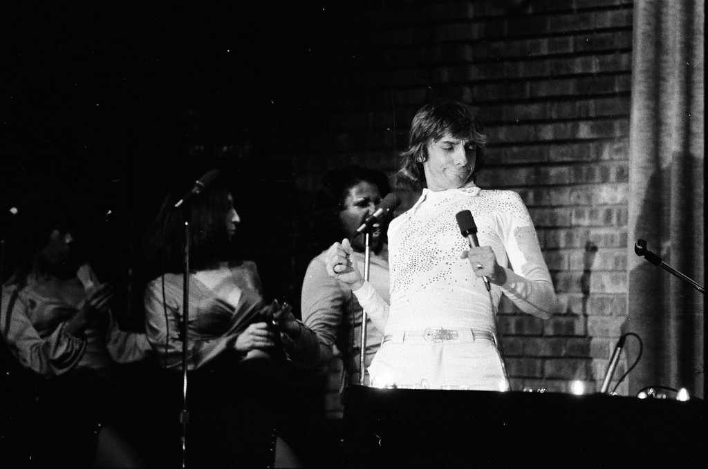 Barry Manilow performs at Mister Kelly's - Duane Hall for Chicago Sun-Times