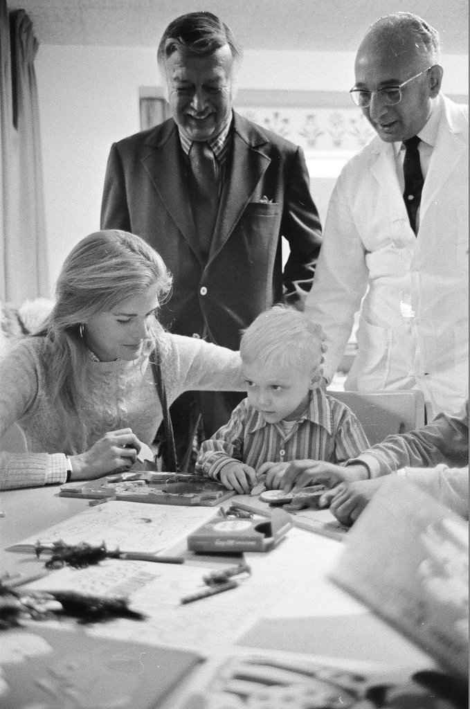 Candice Bergen visits La Rabida Children's Hospital - Peters (Clarence or Pete) for Chicago Sun-Times